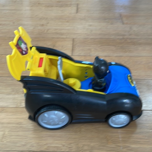 Fisher-Price Little People Toddler Toy DC Super Friends 2-in-1 Batmobile - Picture 5 of 7
